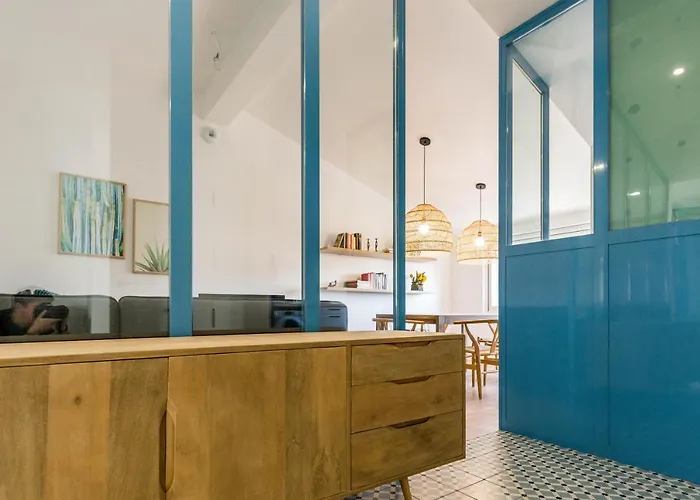 High-end Penthouse 3min Away From Cathedral Vut-co-2301 *