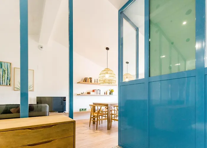 High-end Penthouse 3min Away From Cathedral Vut-co-2301