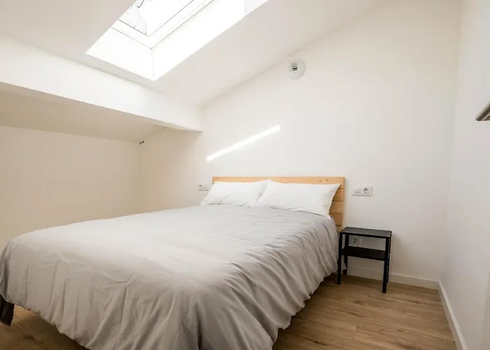 High-end Penthouse 3min Away From Cathedral Vut-co-2301 *